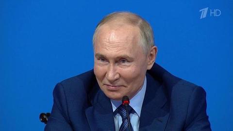 О поддержке семей говорил Владимир Путин на встрече с финалистами конкурса «Это у нас семейное»