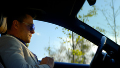 «Почему вы пошли грабить банк, владельцем которого вы являетесь?» Водитель-олигарх. Трейлер. Смотрите в кино