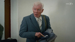 Родная дочь сдала отца в дом престарелых. Сериал «Хор»