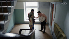«Вещички ваши я все собрал». Мужчина выгнал мужа своей любовницы и ее дочь из квартиры. Сериал «Хор»