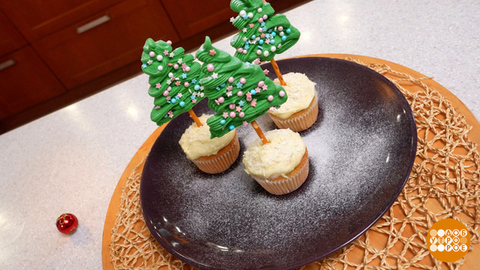 Готовим новогодние маффины-елочки. Доброе утро. Фрагмент