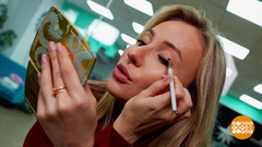 Был офисный макияж — стал праздничный. Доброе утро. Фрагмент