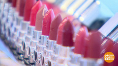 В этой маленькой корзинке есть помада и духи... А они настоящие? Доброе утро. Суббота. Фрагмент