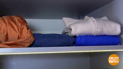 Убираем на хранение теплые куртки и джемперы. Доброе утро. Фрагмент