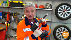 Алексей Бояджи мастерит насадки для шуруповерта. Доброе утро. Фрагмент