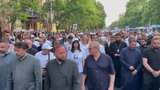 В Армении состоялось многотысячное шествие в поддержку предпринимателя Самвела Карапетяна