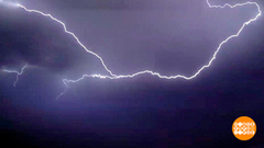 Купаться в грозу? Не лучшая идея. Доброе утро. Фрагмент