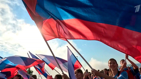 В России отмечается День государственного флага