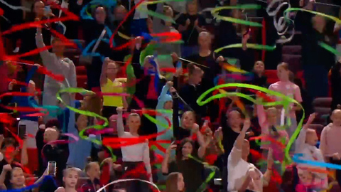 В РФ установили мировой рекорд по исполнению элемента «змейка» ко Дню флага