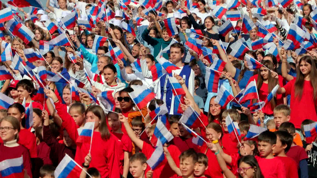 В День государственного флага по всей стране проходят праздничные мероприятия