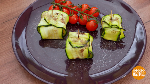 Конвертики из цукини на углях. Доброе утро. Фрагмент