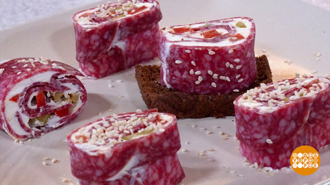 Готовим роллы из колбасы и сыра. Доброе утро. Фрагмент