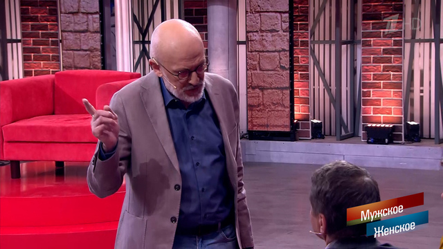 «Вы меня хотите ударить?» Скандалист испугался Александра Гордона. Мужское / Женское. Фрагмент