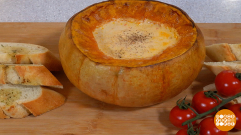 Готовим сырное фондю в тыкве. Доброе утро. Фрагмент