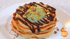 Готовим пышные оладьи! А в качестве бонуса — два соуса. Доброе утро. Фрагмент