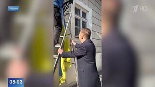 В Чехии со здания парламента сняли висевший с 2022 года флаг Украины: видео