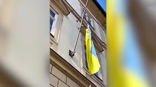 С палаты депутатов Чехии сняли украинский флаг