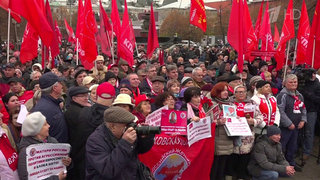 Представители КПРФ 7 ноября традиционно отмечают годовщину Октябрьской революции