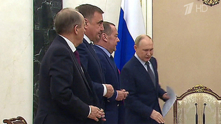 Президент провел совещание по вопросам дальнейшего строительства Вооруженных сил РФ