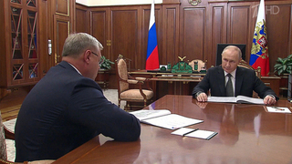 О поддержке бойцов и их семей Владимир Путин говорил с губернатором Астраханской области