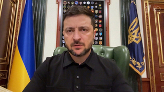 Зеленский пытается играть в борца со взятками и одновременно покрывает взяточников