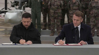 В пригороде Парижа Макрон и Зеленский подписали соглашение о военной помощи Киеву