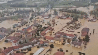 Появились кадры последствий прошедшего в Италии наводнения