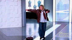 «Пустилась в пляс!» Ведущие оценили реакцию героини на новый образ. Модный приговор. Фрагмент