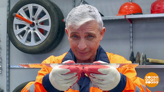 Алексей Бояджи режет стекло. Доброе утро. Фрагмент