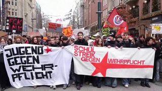 На улицы немецких городов вышли школьники, чтобы сказать нет новому закону о военной службе