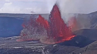 На Гавайских островах извергается вулкан