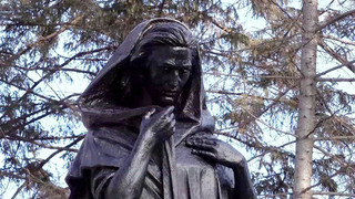 В День Героев Отечества в Биробиджане открыли памятник «Матерям победителей»