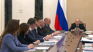 Пенсии должны расти темпами не ниже инфляции, заявил президент на совещании по экономическим вопросам