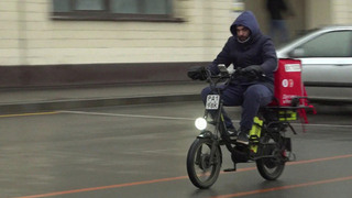 Неконтролируемая езда доставщиков все больше беспокоит людей, о чем знает и президент