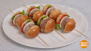 Закуска к празднику — мини-бургеры на шпажке. Доброе утро. Фрагмент