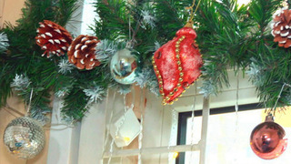 Елочка горит: в МЧС рассказали о последствиях украшения подъезда к праздникам