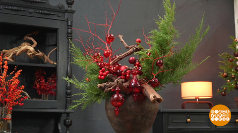 Новогодняя композиция с можжевельником. Доброе утро. Фрагмент