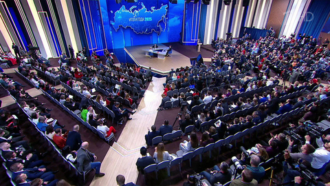 Волонтеры Народного фронта почти две недели трудились в Центре приема звонков и обращений