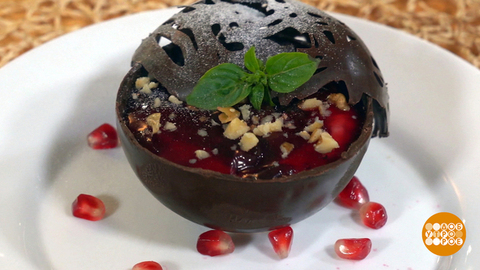 Готовим новогодний десерт в шоколадной чаше. Доброе утро. Фрагмент