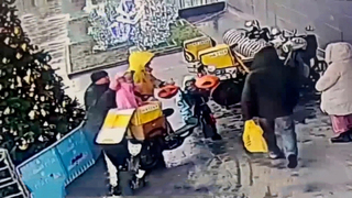 В МДВ установили, что курьеры перевозили в термосумках своих детей