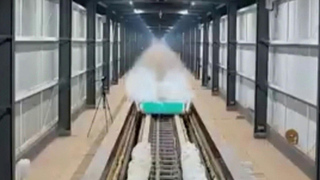 Китайским инженерам удалось за две секунды разогнать до скорости 700 км/ч платформу на магнитной подушке