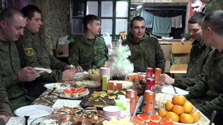 Бойцы на передовой готовятся к Новому году