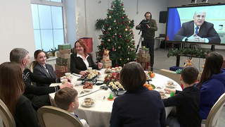 Михаил Мишустин пообщался с ребятами, чьи мечты он исполнил в рамках «Елки желаний»