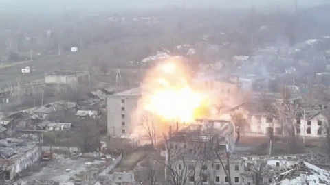 Российские военные выбивают противника из окрестностей освобожденного Красноармейска