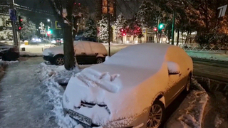 Последствия мощных снегопадов устраняют в нескольких российских регионах