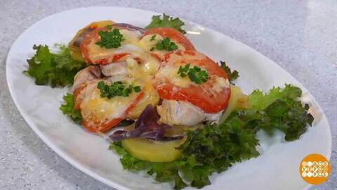 Готовим нежную куриную грудку с картошечкой. Доброе утро. Фрагмент