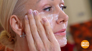 Освежаем лицо, убираем следы усталости. Доброе утро. Фрагмент