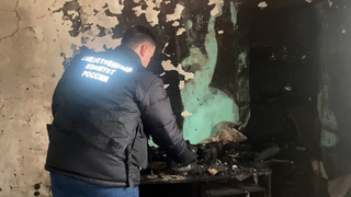 Следователи работают на месте пожара в частном доме в Балашихе: видео