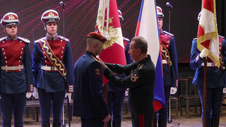 Виктор Золотов вручил награды отличившимся бойцам и поздравил с Днем защитника Отечества