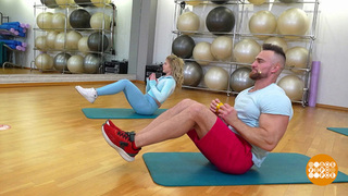 Зарядка с гантелей: укрепляем пресс. Доброе утро. Фрагмент